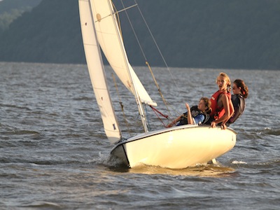 3 girls sailing 3 girls sailing