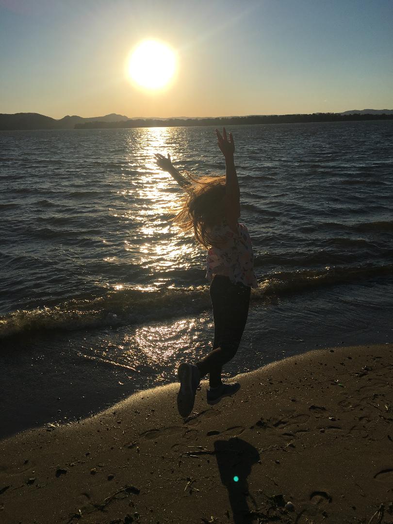Kid jumping on beach - d-grey